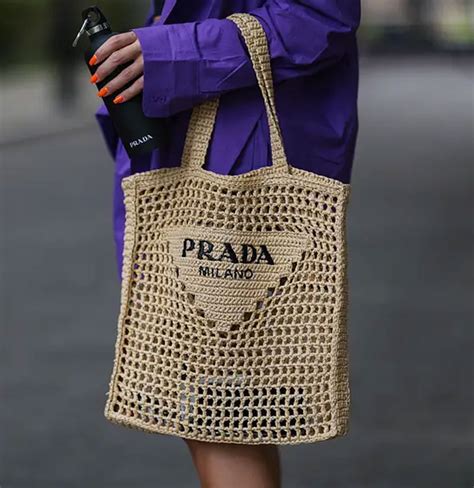 bolsa de croche da prada|Prada.